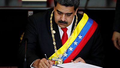 بيرو تستدعي القائم بالأعمال من فنزويلا احتجاجا على تنصيب مادورو