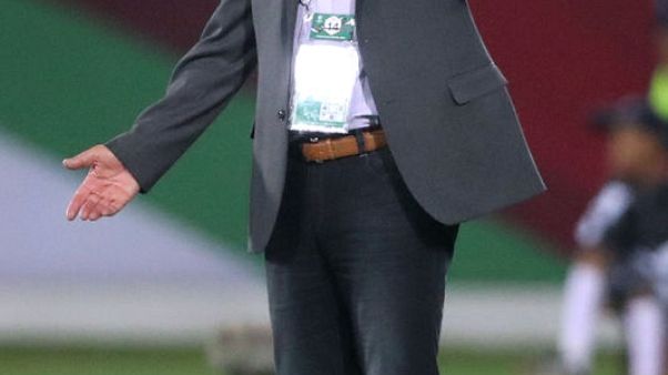 إقالة الألماني شتانجه من تدريب منتخب سوريا عقب الخسارة أمام الأردن إقالة الألماني شتانجه من تدريب منتخب سوريا عقب الخسارة أمام الأردن