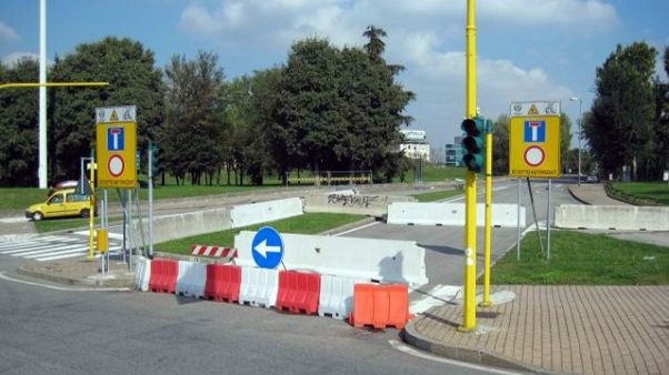 A Milano vasi al posto dei new jersey A Milano vasi al posto dei new jersey