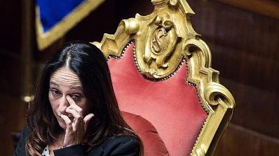 Renzi, Raggi sfratti la madre di Taverna Renzi, Raggi sfratti la madre di Taverna