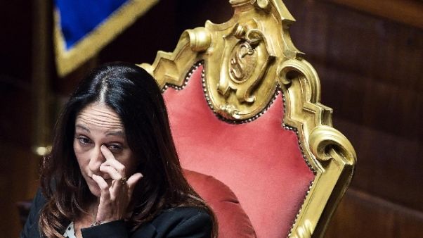 Renzi, Raggi sfratti la madre di Taverna Renzi, Raggi sfratti la madre di Taverna