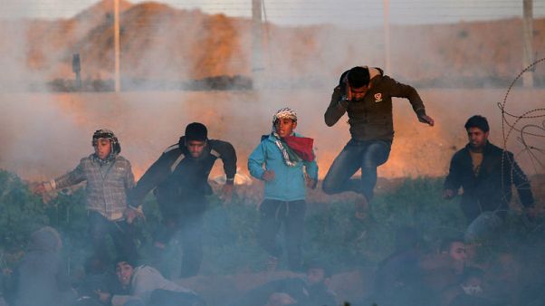القوات الإسرائيلية تقتل فلسطينية في غزة أثناء احتجاج على الحدود القوات الإسرائيلية تقتل فلسطينية في غزة أثناء احتجاج على الحدود