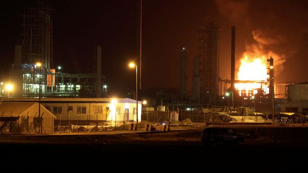 انفجار يسفر عن حريق بمصفاة نفط في عدن والسبب مجهول انفجار يسفر عن حريق بمصفاة نفط في عدن والسبب مجهول
