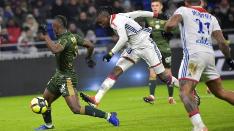 Ligue 1: Lyon, tenu en échec par Reims 1-1, perd des points sur Lille, deuxième