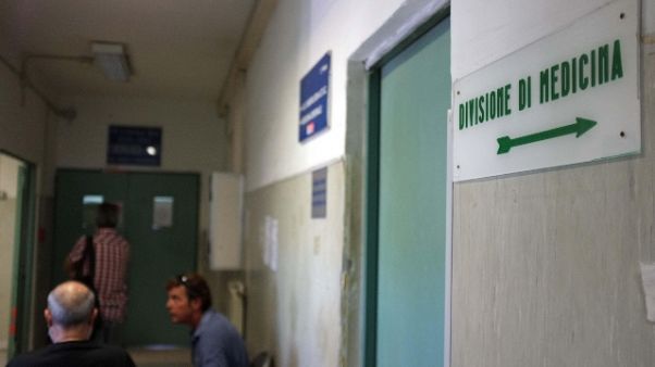 Muore in ospedale, familiari denunciano Muore in ospedale, familiari denunciano