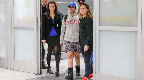 Saudi teen who fled her family arrives in Canada Saudi teen who fled her family arrives in Canada