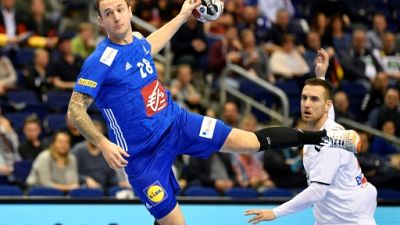 Hand: les Français battent la Serbie sous les yeux de Nikola Karabatic Hand: les Français battent la Serbie sous les yeux de Nikola Karabatic