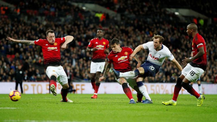Kane scare for Spurs after injury in Man United defeat