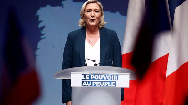 لوبان تبدأ حملة انتخابات البرلمان الأوروبي بنداء لحركة "السترات الصفراء" بفرنسا لوبان تبدأ حملة انتخابات البرلمان الأوروبي بنداء لحركة "السترات الصفراء" بفرنسا
