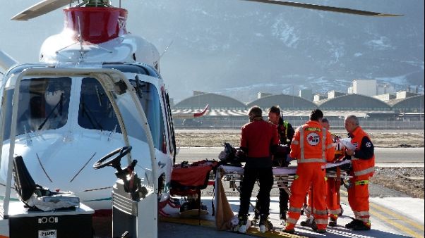 Cadono su sci in Vda,gravi due minorenni Cadono su sci in Vda,gravi due minorenni