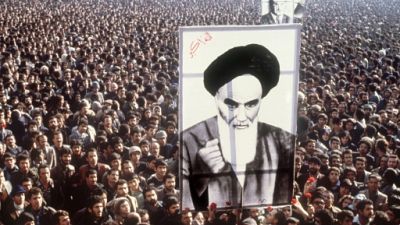 Il y a 40 ans, le chah fuyait un Iran épris de révolution Il y a 40 ans, le chah fuyait un Iran épris de révolution