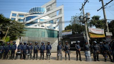Bangladesh: les ouvriers du textile poursuivent leur grève Bangladesh: les ouvriers du textile poursuivent leur grève