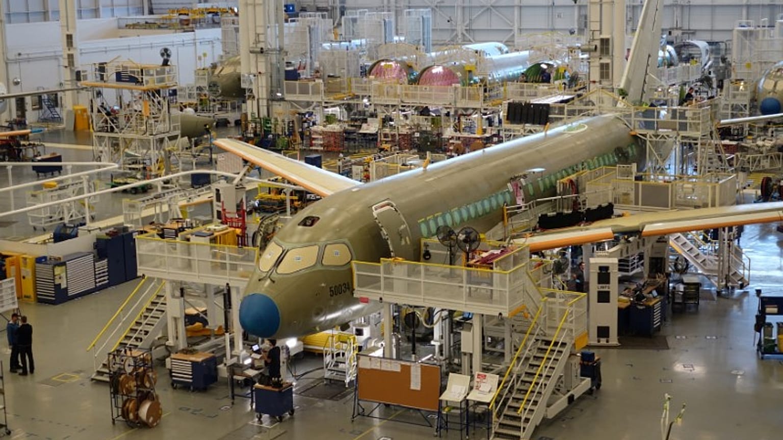 Airbus steps up pressure on suppliers over Canadian jet