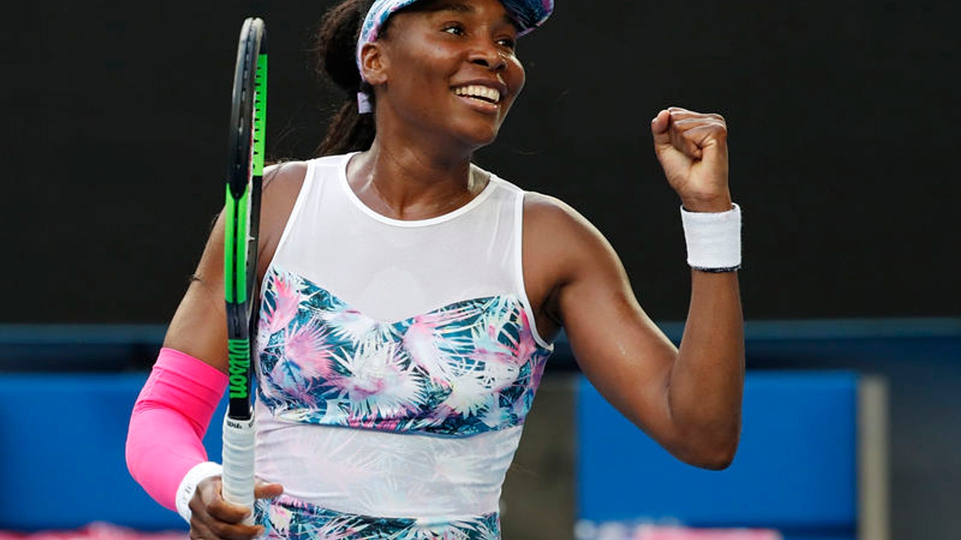 Venus Williams secures come-from-behind win | Euronews