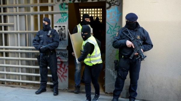 Opération antiterroriste à Barcelone contre une cellule soupçonnée de vouloir commettre un attentat Opération antiterroriste à Barcelone contre une cellule soupçonnée de vouloir commettre un attentat