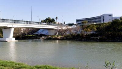 Deux villes, une frontière, et au milieu coule le Rio Grande Deux villes, une frontière, et au milieu coule le Rio Grande