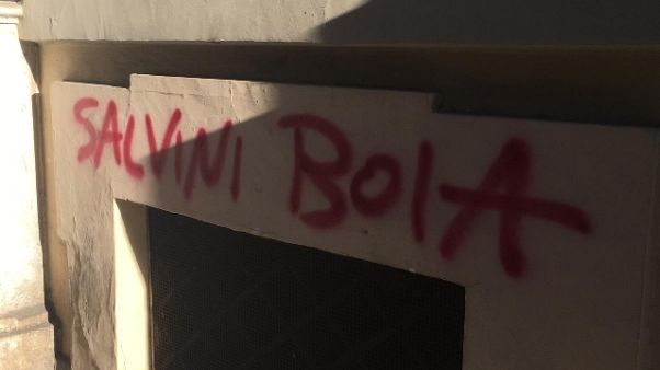 Scritte contro Salvini in centro Torino Scritte contro Salvini in centro Torino