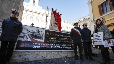 Comune Belice protesta a Montecitorio Comune Belice protesta a Montecitorio