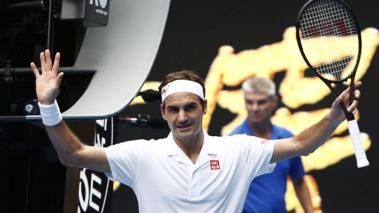 Federer fends off British qualifier Evans to reach third round