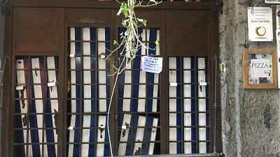 Bomba contro pizzeria Sorbillo a Napoli Bomba contro pizzeria Sorbillo a Napoli