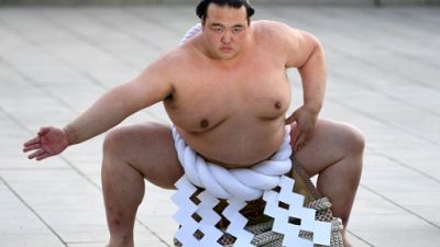Sumo: Kisenosato, seul actuel "yokozuna" né au Japon, prend sa retraite Sumo: Kisenosato, seul actuel "yokozuna" né au Japon, prend sa retraite