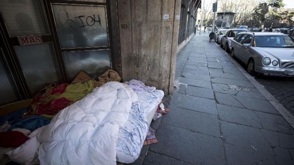 Clochard: Raggi studia 'salva vite' Clochard: Raggi studia 'salva vite'