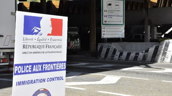 Migranti, 40 fermati al Monte Bianco Migranti, 40 fermati al Monte Bianco