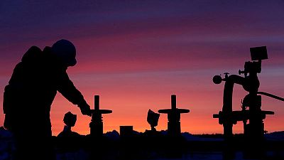 النفط يتراجع مع اقتراب إنتاج الخام الأمريكي من 12 مليون ب/ي