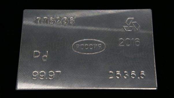 البلاديوم يتخطى حاجز 1400 دولار للأوقية للمرة الأولى، والذهب يتراجع البلاديوم يتخطى حاجز 1400 دولار للأوقية للمرة الأولى، والذهب يتراجع