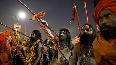 نساك غامضون عراة هم أبرز ملامح مهرجان هندوسي كبير بالهند