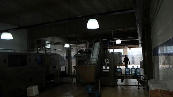 In Argentina crisis, firms do everything to cut costs - except fire workers In Argentina crisis, firms do everything to cut costs - except fire workers