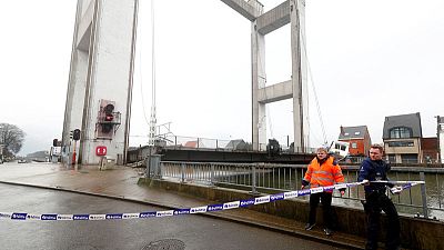 حادث بجسر يوقف الملاحة في قناة بروكسل-سخيلده في بلجيكا حادث بجسر يوقف الملاحة في قناة بروكسل-سخيلده في بلجيكا