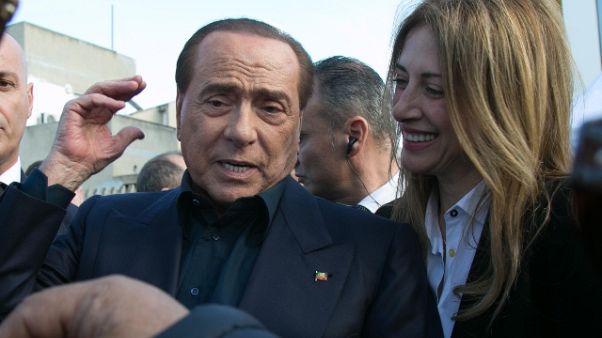 Berlusconi alle sarde, votate la Noli Berlusconi alle sarde, votate la Noli