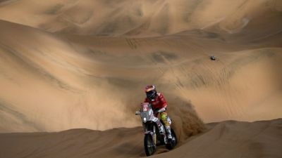 Dakar: Anastasiya Nifontova, première femme à terminer sans assistance Dakar: Anastasiya Nifontova, première femme à terminer sans assistance