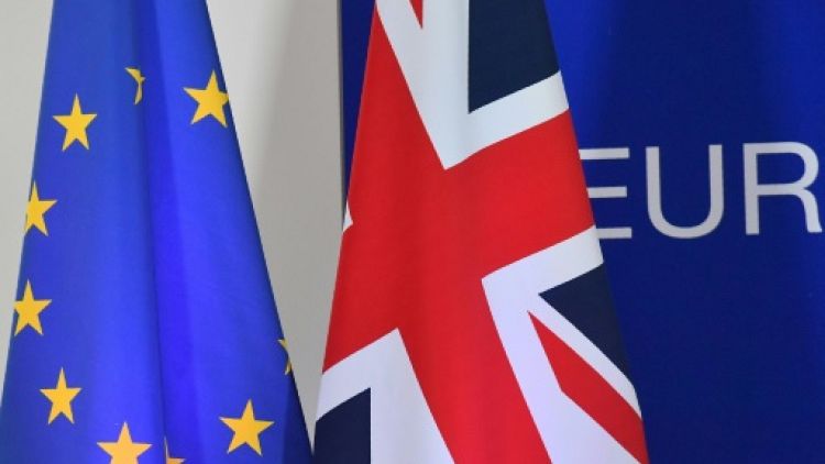 Les drapeaux de l'UE et du Royaume-Uni, le 25 novembre 2018 à Bruxelles