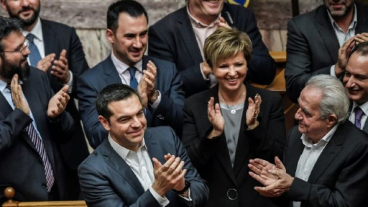 Grèce : après le vote de confiance, le défi du nom de la Macédoine