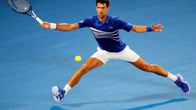 Open d'Australie: Djokovic maîtrise Tsonga, Zverev et Halep bataillent Open d'Australie: Djokovic maîtrise Tsonga, Zverev et Halep bataillent