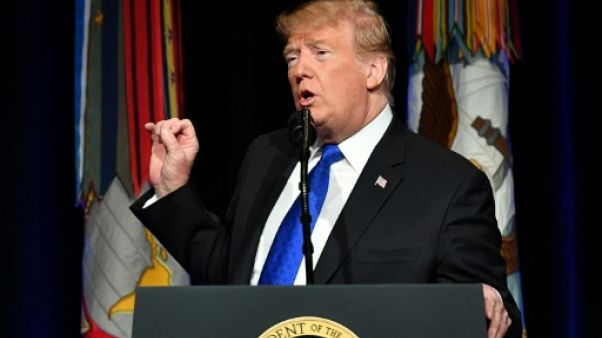 Trump soutient l'Otan "à 100%" mais veut que ses membres "payent" Trump soutient l'Otan "à 100%" mais veut que ses membres "payent"