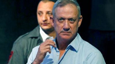 Israël: le grand rival potentiel de Netanyahu sort, un peu, du silence Israël: le grand rival potentiel de Netanyahu sort, un peu, du silence