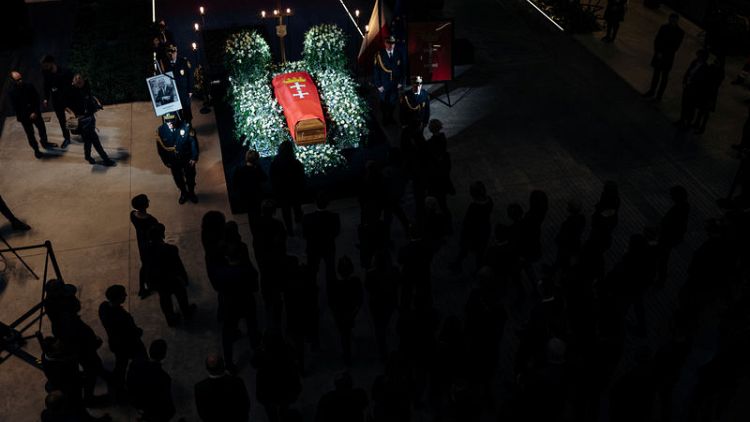 Hundreds gather in Polish city of Gdansk at murdered mayor's coffin