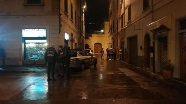 In escandescenze,vanno Ps e 118 ma muore In escandescenze,vanno Ps e 118 ma muore