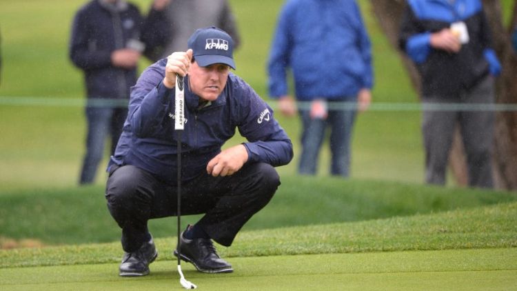 Golf - Mickelson flirts with 59 in first start of season
