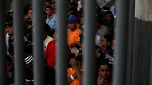 Nearly 1,000 Central American migrants in new caravans enter Mexico Nearly 1,000 Central American migrants in new caravans enter Mexico