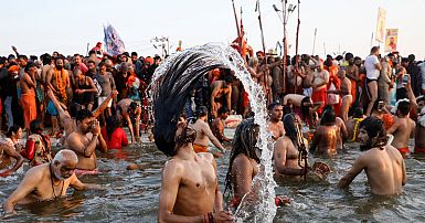 Saving a river: Pollution in India's holy Ganges makes it toxic ...