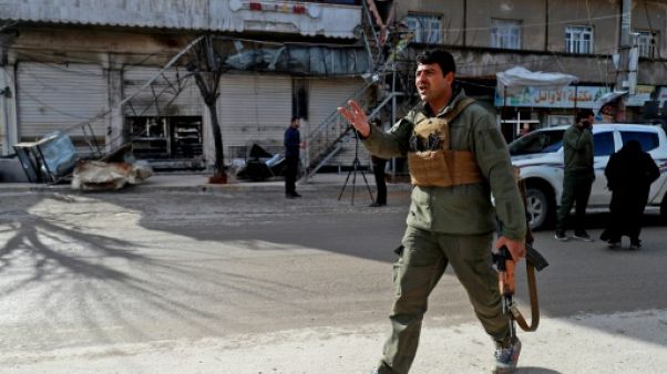 En Syrie, Minbej traumatisée après un attentat meurtrier contre les forces américaines En Syrie, Minbej traumatisée après un attentat meurtrier contre les forces américaines