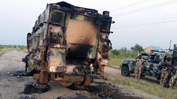 وكالات إغاثة: مسلحون يقتلون أكثر من 100 جندي في نيجيريا وفرار الآلاف وكالات إغاثة: مسلحون يقتلون أكثر من 100 جندي في نيجيريا وفرار الآلاف