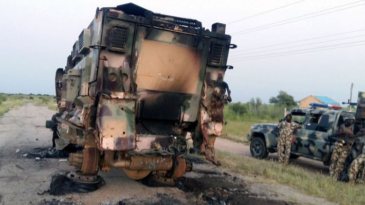 وكالات إغاثة: مسلحون يقتلون أكثر من 100 جندي في نيجيريا وفرار الآلاف