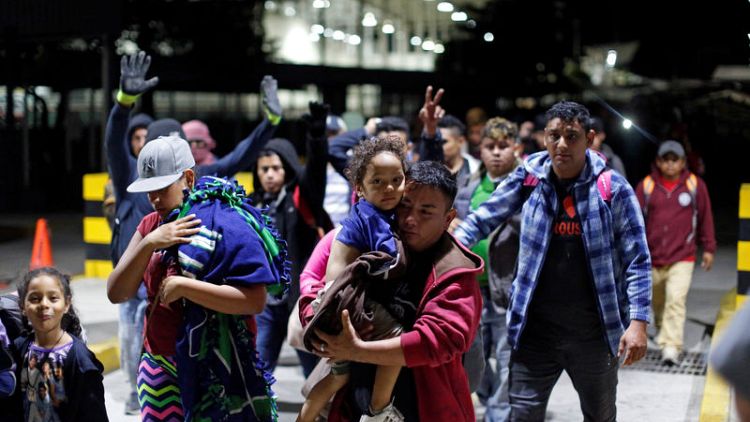 New caravan of Honduran migrants crosses into Mexico