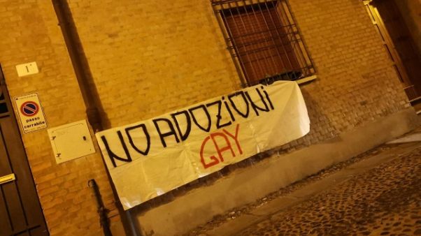 Striscione Fn sotto casa sindaco Ferrara Striscione Fn sotto casa sindaco Ferrara