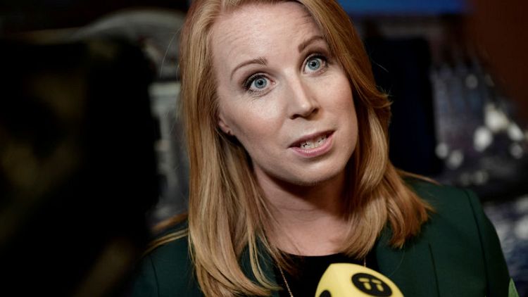 Braving outrage, Swedish liberal Loof dumps partners to block populists